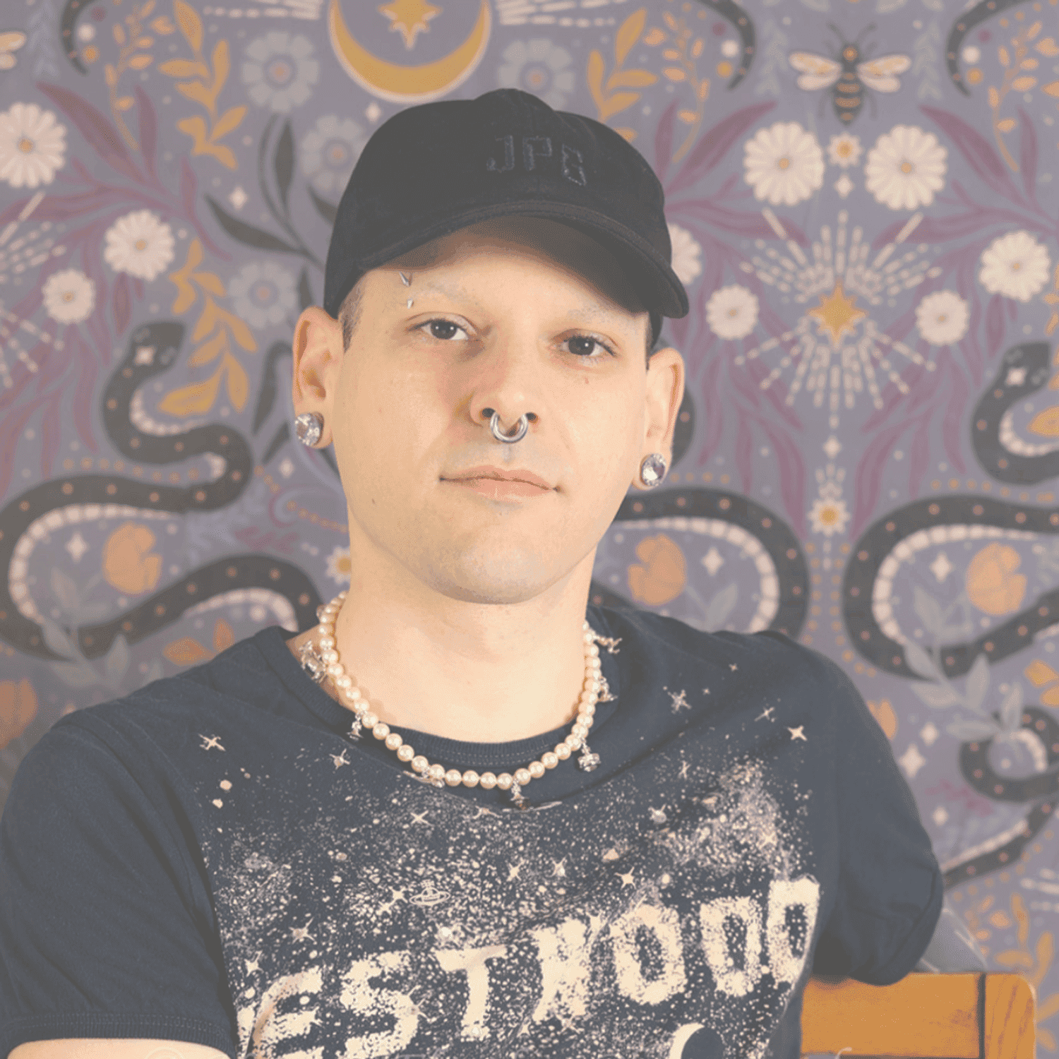 Portrait of STEVE KARAS, a professional stylist at Fringe Salon NY, showcasing their expertise and style.