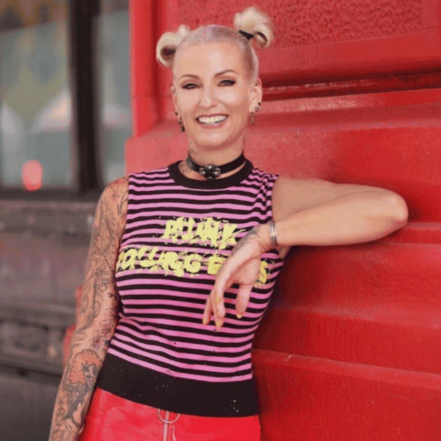 Portrait of SUSI L, a professional stylist at Fringe Salon NY, showcasing their expertise and style.