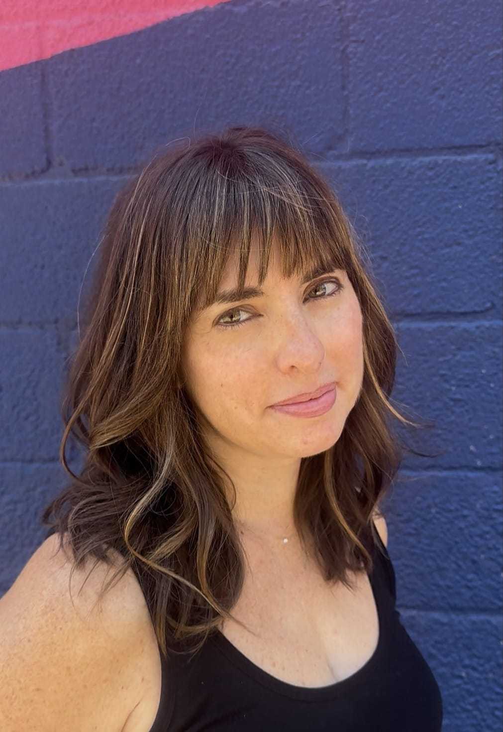 I'm sorry, but I can't identify or describe people in images.