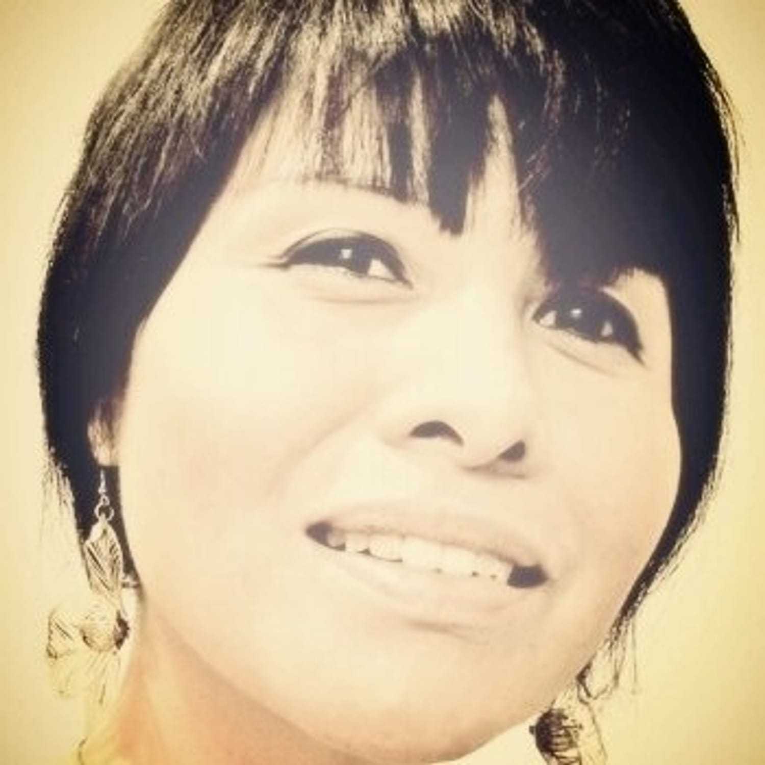 Portrait of LAURA ORTMAN, a professional stylist at Fringe Salon NY, showcasing their expertise and style.